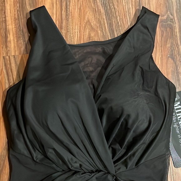 Miraclesuit Illusionist Palma Deep V One Piece, 22W - Picture 7 of 15